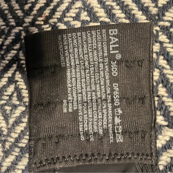 3 Bali Bras excellent condition 36dd - Picture 3 of 10